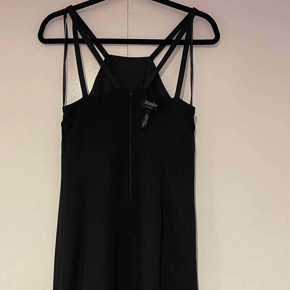 Short sleeveless party black dress